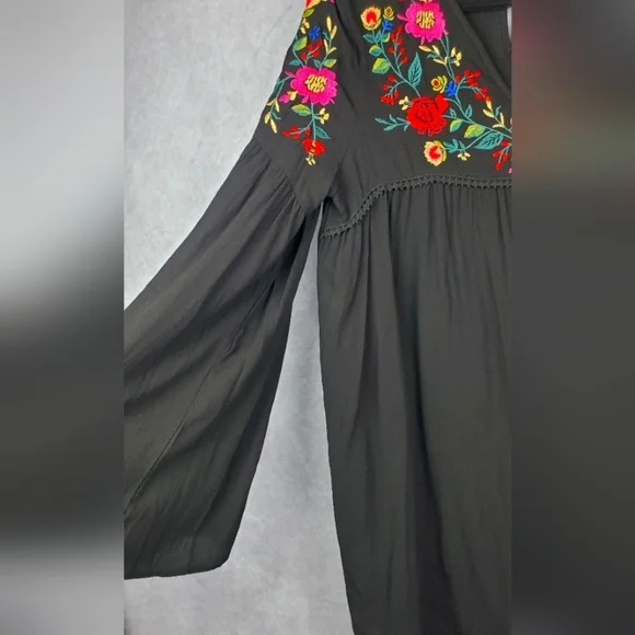 Umgee embroidered Flattering Boho Floral‎ V-Neck Long Bell Sleeve dress sizeM - Picture 7 of 11